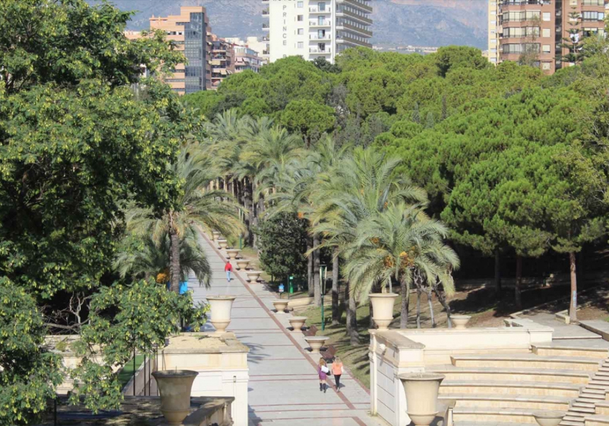 Benidorm analitza l'efecte illa de calor per a naturalitzar espais i introduir l'arquitectura tèxtil